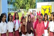 শিক্ষকদের বদলির প্রতিবাদে গেটে তালা ঝুলিয়ে বিক্ষোভ পড়ুয়াদের