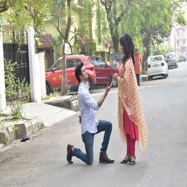 জন এবং ঐন্দ্রিলা বসুকে নিয়ে পরিচালক অনন্যা ভঞ্জ চৌধুরী বানিয়ে ফেলেছেন নতুন ছবি 'অন্য ভ্যালেন্টাইন'। এই ছবিতেই প্রথম জুটি বেঁধেছেন জন-ঐন্দ্রিলা। ছবিটি একটি রম-কম। প্রেমের সঙ্গে কমেডিও মিশেছে ছবিতে।