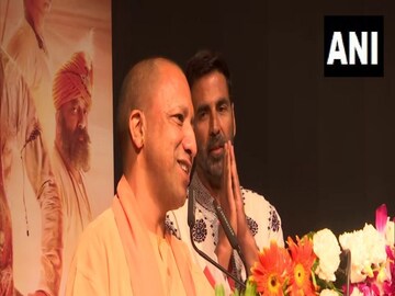 Yogi Adityanath with Akshay Kumar