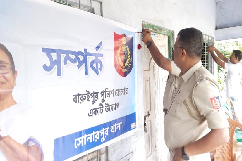 ক্যাম্পে উপস্থিত ছিলেন বারুইপুর পুলিশ জেলার ডিএসপি মোহিত মোল্লা। তিনি বলেন পুলিশ সংক্রান্ত সমস্যার সমাধান করছেন তারা নিজেরাই। অন্য দপ্তরের সমস্যা হলে তা জানানো হচ্ছে সংস্লিষ্ট দফতরকে৷ Input- Arpan Mondal