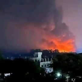 এখনও জ্বলছে চট্টগ্রামের ডিপো! চারিদিকে পোড়া মৃতদেহ, হাহাকার এখনও জ্বলছে চট্টগ্রামের ডিপো! চারিদিকে পোড়া মৃতদেহ, হাহাকার