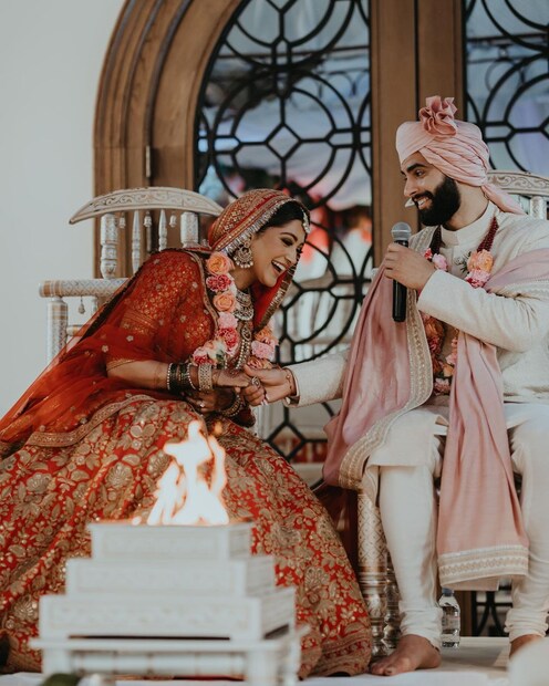 বিয়ের সময়েও বজায় ছিল অনুজা ও অঙ্কুরের হাসিঠাট্টা