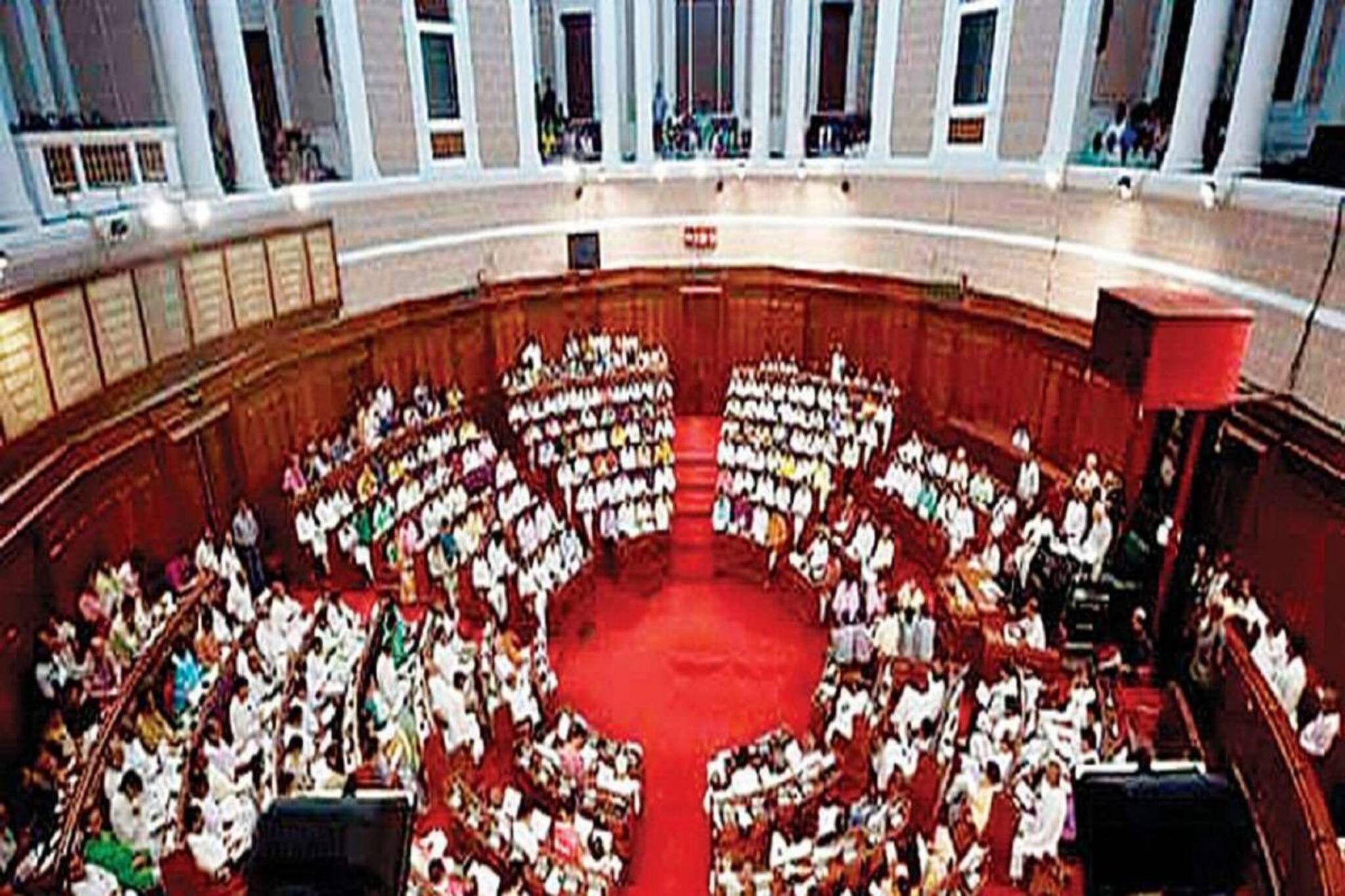 বিধানসভায় মমতার পাশে বসবেন ফিরহাদ, মদন-তাপসের মাঝের আসনে পার্থ