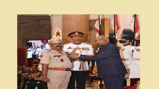 Dilip Malik gets shaurya chakra medal from president Ram Nath Kovind