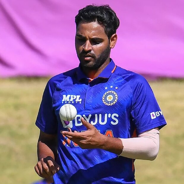 নতুন বল হাতে পেলে তিনি কী করতে পারেন, আরও একবার দেখিয়ে দিলেন ভুবনেশ্বর কুমার। তবে তাঁর এত পরিশ্রম মাঠে মারা গেল। দক্ষিণ আফ্রিকার বিরুদ্ধে দ্বিতীয় টি-২০ ম্য়াচও হারল ভারতীয় দল।