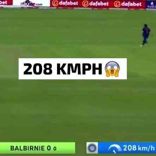 ভুবনেশ্বর কুমারকে বারবার তাঁর গতির জন্য ব্য়ঙ্গ-বিদ্রুপ হজম করতে হয়েছে। সেই তিনিই কি না ২০৮ কিমি প্রতি ঘণ্টা গতিতে বোলিং করলেন! তা হলে কি শেষমেশ বদনাম ঘুঁচিয়ে ফেললেন ভুবি!