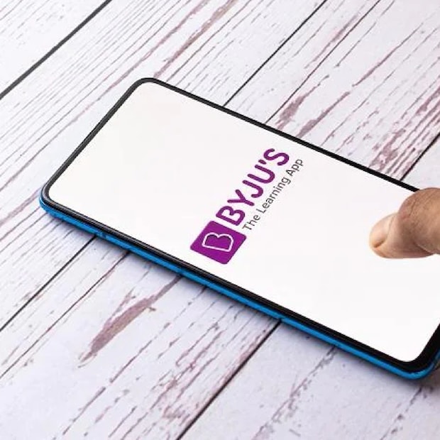 অনলাইন শিক্ষার জনপ্রিয় প্ল্যাটফর্ম বাইজুস (Byju’s) এবার অন্তত ৬০০ জন কর্মীকে ছাঁটাই করল। স্কুল খুলতেই কি তবে ডিজিটাল শিক্ষায় কোপ!