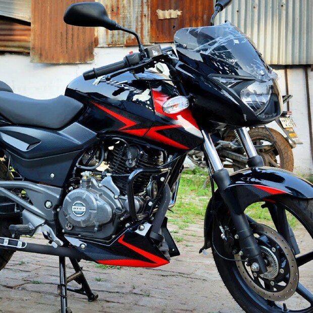 300cc -র কম সেগমেন্ট-এ আফ্রিকায় দারুন হিট বাজাজ ও টিভিএস-এর একের পর এক মোটরসাইকেল। আফ্রিকায় একটা সময় চিনা সংস্থার মোটরসাইকেলের রাজত্ব চলত। কিন্তু এখন ভারতের দুই সংস্থা চিনাদের দাপাদাপি একেবারে বন্ধ করে দিয়েছে।