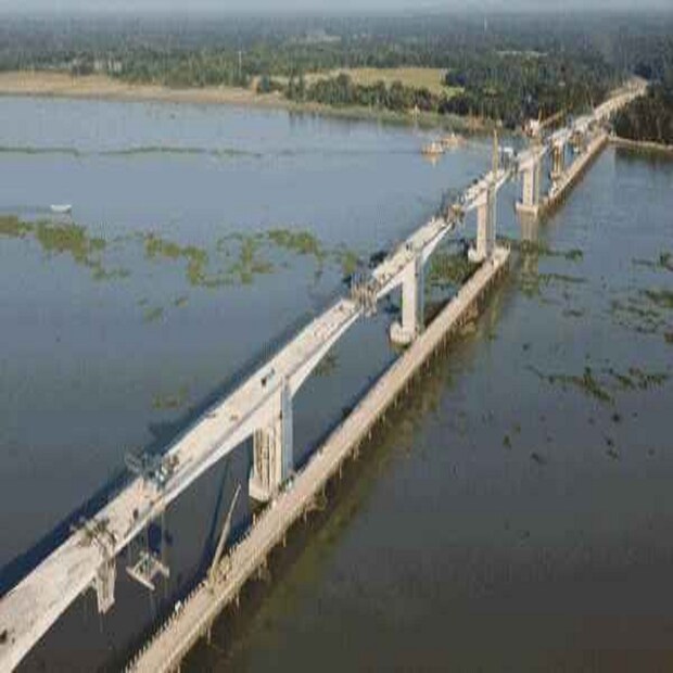 জানা গিয়েছে, ইতিমধ্যে ওই সেতুর ৯৮ ভাগ কাজ শেষ হয়ে গিয়েছে। এই সেতুর কাজে যুক্ত অন্যতম কর্তা মাসুদ মাহামুদ জানিয়েছেন, এই মুহূর্তে শেষের দিকে সামান্য কিছু কাজ চলছে। সেতুটি সড়ক ও জনপথ বিভাগের হাতে তুলে দেওয়া হবে। তারপরই উদ্বোধনের দিনক্ষণ চূড়ান্ত করা হবে। 