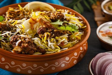১৫০ টাকায় 'দেড় কেজি' লোভনীয় বিরিয়ানি! মাটন বিরিয়ানি ২২০! কলকাতার কোথায় পাবেন?
