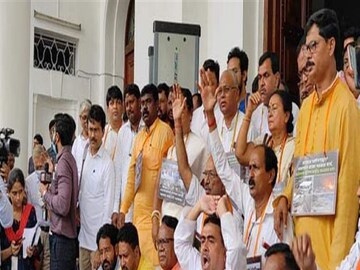 অবশেষে সাসপেনশন প্রত্য়াহার