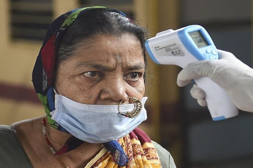 রাজ্যে নতুন করে উদ্বেগ বাড়াচ্ছে করোনা ভাইরাস সংক্রমণ! দ্রুত লাফিয়ে বাড়ছে পরিসংখ্যান। প্রসঙ্গত, গোটা দেশেই প্রত্যেকদিন সংক্রমণ হু হু করে বৃদ্ধি পাচ্ছে। বিশেষ করে কয়েকটি রাজ্যের পরিস্থিতি রীতিমতো ভয় বাড়াচ্ছে। সেই দিক থেকে খুব স্বস্তিতে নেই বাংলাও। উদ্বেগ বাড়াচ্ছে বাংলার সংক্রমণের গ্রাফ। গত তিনমাসেরও বেশি সময় পর ইতিমধ্যে দুদিন আগেই বাংলায় সংক্রমণ ১০০ ছাড়িয়েছে। কিন্তু সেখানেই থেমে থাকেনি কোভিড গ্রাফ।
