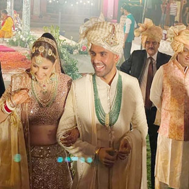 জয়া অবশ্য লাইমলাইট থেকে দূরে থাকেন। তিনি দিল্লিতে একটি কর্পোরেট ফার্মে চাকরি করেন।