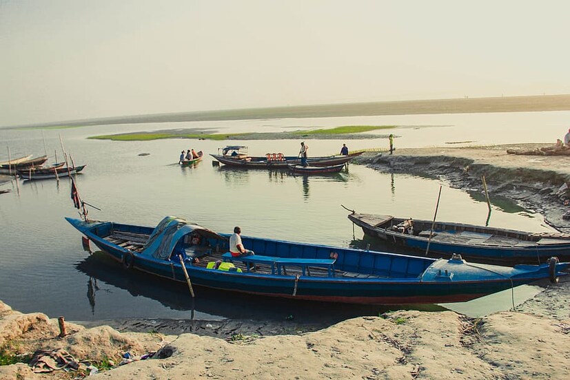 জেলার সহ–মৎস্য অধিকর্তা কাকদ্বীপ মৎস্যবন্দরে ট্রলারগুলি খতিয়ে দেখার পর জানান, আগামী ১৫ জুন থেকে ফের সমুদ্রে মাছ ধরা শুরু হবে। সরকারি নিয়ম মেনে রেজিস্ট্রেশন আছে কি না দেখা হচ্ছে। এছাড়া লাইফ জ্যাকেট, বয়া আছে কি না দেখা হচ্ছে। বেশিরভাগ ট্রলারের সব ঠিকঠাক আছে। কয়েকটি ক্ষেত্রে খামতি আছে। দ্রুত সেগুলি মিটিয়ে নিতে হবে।