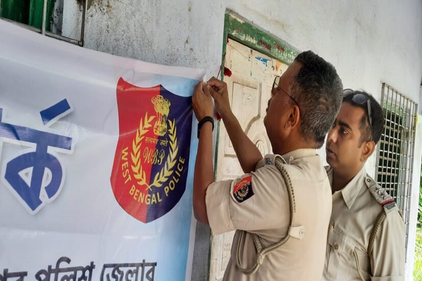 ক্যাম্পে উপস্থিত হচ্ছেন উচ্চপদস্থ পুলিশ কর্তারা। ক্যাম্পে বসেই এলাকার মানুষের পুলিশ সংক্রান্ত বা এলাকার অন্য কোনো সমস্যার কথা স্থানীয় বাসিন্দারা জানালে তা লিপিবদ্ধ করা হচ্ছে।