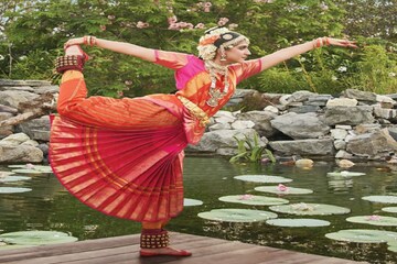 সপরিবার আম্বানি, উপস্থিত রণবীর, জাহিরও, দেখুন রাধিকার নৃত্যানুষ্ঠানের ছবি