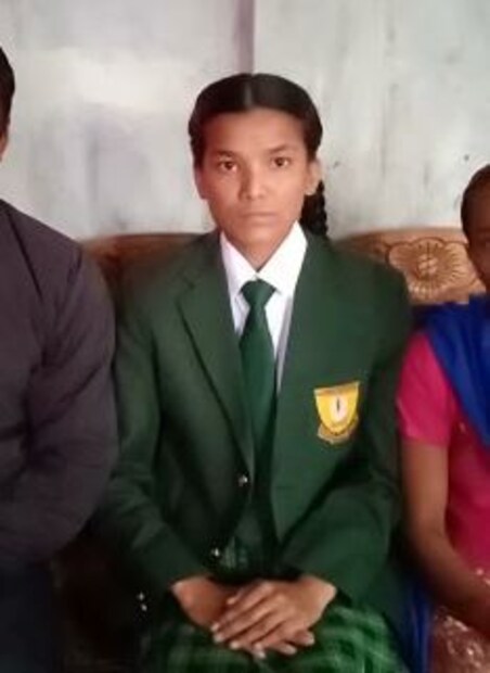খুশী একতিয়াশালের ক্ষুদিরামপল্লি। রীতার সাফল্য ধরে আজ বিখ্যাত হয়ে উঠেছে গোটা এলাকা। অন্যদিকে নেপালি মাধ্যমে প্রথম হয়েছে কালিম্পং গার্লস হাইস্কুলের ছাত্রী রিয়া কালিকুটে। রীতার বাবা কৃষিকাজ করেন। আর্থিক অনটন নিত্য সঙ্গী। তবু নিজের জেদকে পুঁজি করে আজ সেরা রীতা। নিজের সাফল্যে খুশি রীতা। 