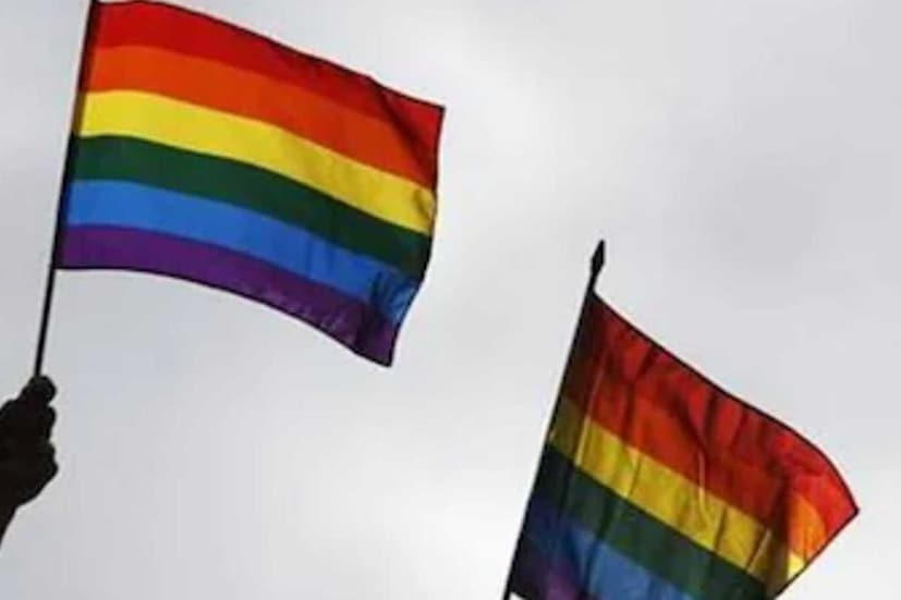 চলছে প্রাইড মানথ। LGBTQ গোষ্ঠীর জন্য এ এক বিশেষ মাস। বিশ্বের বিভিন্ন প্রান্তেএই গোটা মাস ধরে তাই চলে প্রাইড প্যারাড, মিছিল, উদযাপন ইত্যাদি। ব্যতিক্রম নয় ভারতও। সমকামী ও উভকামী মহিলা পুরুষ, রূপান্তরকামীরা এই উদযাপনে যোগ দেন। তবে ভারতের এই পাঁচ শহরে LGBTQ গোষ্ঠীর মানুষ সবচেয়ে বেশি প্রাণ খুলে নিজেদের মতো করে বাঁচতে পারেন। 