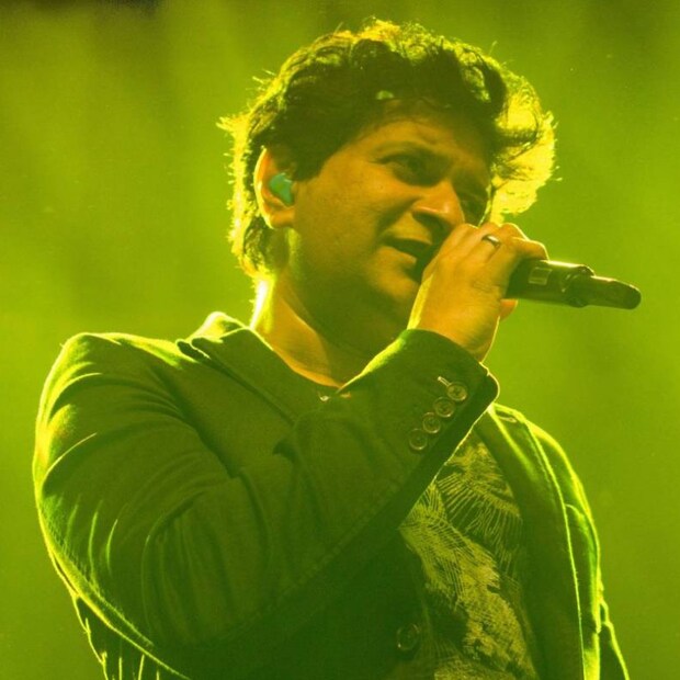পুলিশ সূত্রে খবর, হোটেলে ফিরেই অসুস্থ বোধ করেন কেকে। স্টেজে থাকাকালীন অস্বস্তি বোধ করছিলেন বলে অনেকে জানিয়েছেন। তাই বারবার স্পটলাইট বন্ধ করতেও বলছিলেন তিনি।