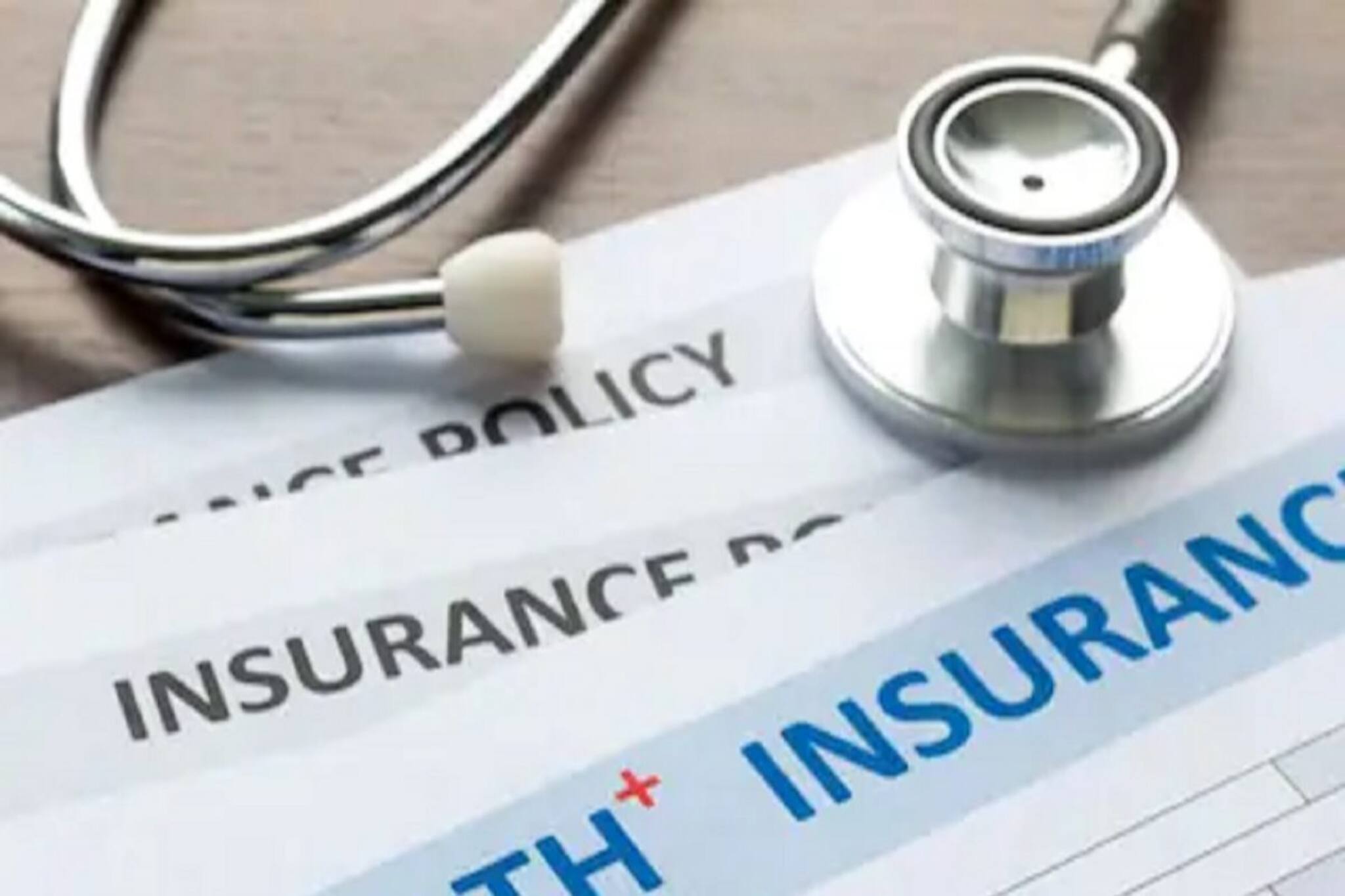 বাঁচবে হাজার-হাজার টাকা! এই সব উপায়ে কমানো যাবে স্বাস্থ্য বিমার প্রিমিয়াম!