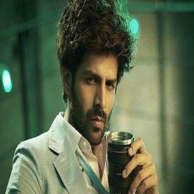 নায়ক নিজেও সেটাই বলছেন সোশ্যাল মিডিয়া হ্যান্ডল মারফত- 'প্রোমোশন' হয়েছে, 'ইনক্রিমেন্ট' নয়! এবার এই 'প্রোমোশন' নতুন ছবির নাম না অন্য কিছু, সে আশা করা যায় পরে তিনিই খোলসা করে দেবেন!