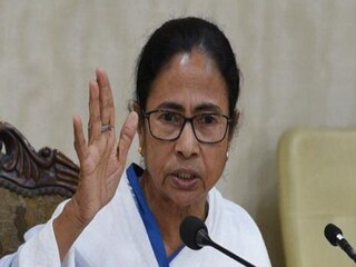 আক্রমণে মমতা বন্দ্যোপাধ্যায়