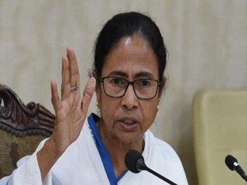 আক্রমণে মমতা বন্দ্যোপাধ্যায়