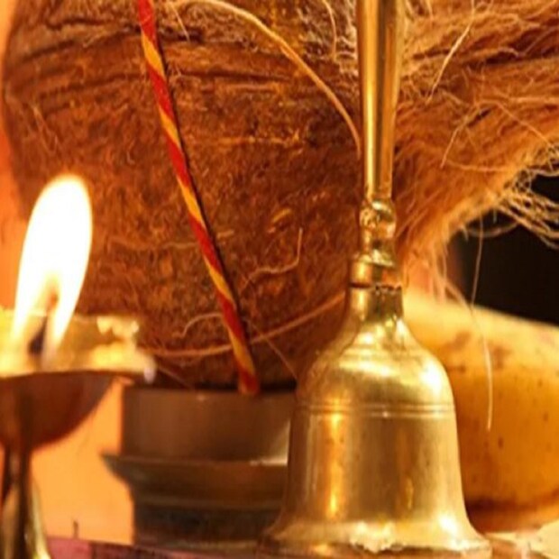 ভগবান বিষ্ণুর পুজোর সময়, শ্রীফল অর্থাৎ নারকেল নিবেদন করা হয়৷ বলা হয় যে এতে তিনি সন্তুষ্ট হন এবং তাঁর ভক্তদের আশীর্বাদ দেন।