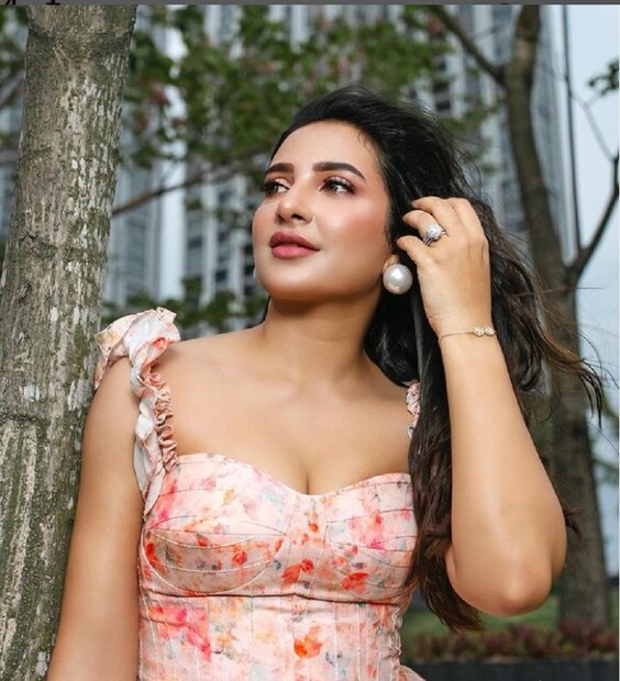‘বিসমিল্লা’ ছবিতে ঋদ্ধি ও শুভশ্রী ছাড়াও অভিনয় করেছেন কৌশিক গঙ্গোপাধ্যায়, বিদীপ্তা চক্রবর্তী, অপরাজিতা আঢ্য, গৌরব চক্রবর্তীর মতো অভিনেতারা। photo source collected