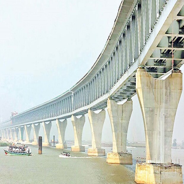 দুর্নীতির অভিযোগ তুলে পদ্মা সেতু নির্মাণে অর্থ সাহায্যের সিদ্ধান্ত থেকে বিশ্বব্যাংকের সরে যাওয়ার ঘটনা গোটা বিশ্বে তোলপাড় সৃষ্টি করে। আন্তর্জাতিক সংবাদমাধ্যমে ওই ঘটনা ফলাও করে প্রচার করায় বাংলাদেশ এবং বর্তমান সরকারের ভাবমর্যাদা ক্ষুণ্ন হয়। সেই সূত্রেই হাই কোর্টের পর্যবেক্ষণ, ষড়যন্ত্রকারীরা দেশের শত্রু এবং সরকারের উচিত তাদেরকে শীঘ্রই খুঁজে বের করা। 