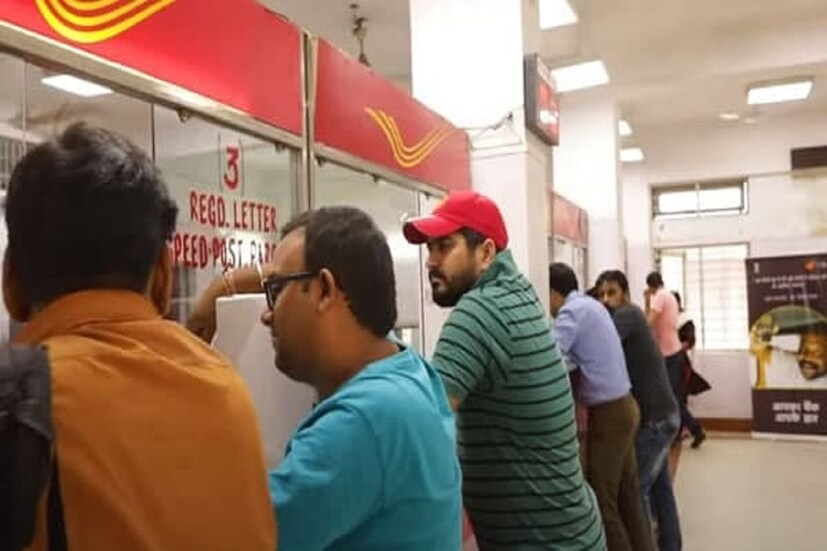 আবার সিঙ্গেল অ্যাকাউন্টকেও জয়েন্ট অ্যাকাউন্টে পরিণত করা যেতে পারে ৷ অ্যাকাউন্টে কোনও রকমের পরিবর্তনের জন্য সংযুক্ত ভাবে আবেদন করতে হবে ৷ প্রতীকী ছবি ৷