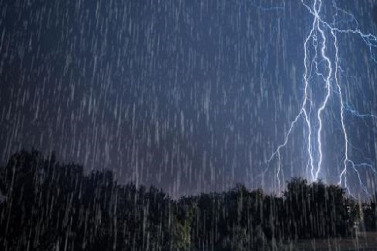 Kolkata Rain | Thunderstorm Alert: বজ্রবিদ্যুৎ-সহ ঝড়বৃষ্টির তাণ্ডব অল্প কিছুক্ষণের মধ্যেই কলকাতায়, আবহাওয়ার এই মুহূর্তের মেগা আপডেট
