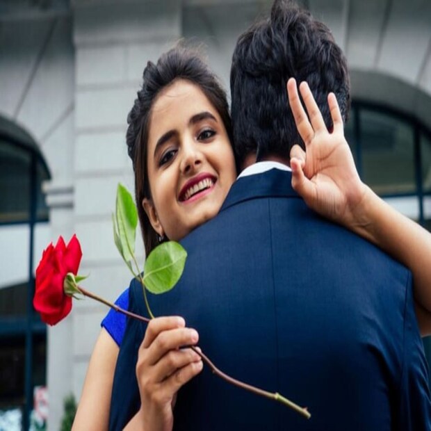 ফেব্রুয়ারিতে জন্ম যাদের আপনি যদি ফেব্রুয়ারি মাসে জন্মগ্রহণ করেন, তাহলে আপনি এমন একজন ব্যক্তি যিনি সম্পর্কের প্রতি অনেক বেশি গুরুত্ব দেন। আপনি সম্পূর্ণরূপে প্রেমের প্রতি নিবেদিত এবং নিখুঁত জীবনসঙ্গী খুঁজছেন। আপনি খুব যত্নশীল এবং এটিই অন্যদের আপনার কাছাকাছি নিয়ে আসে। আপনি সমমনা মানুষের প্রেমে পড়েন। আপনি প্রেমে খুব আবেগপ্রবণ। আপনি নতুন জিনিস অন্বেষণ করতে পছন্দ করেন এবং আপনি যা চান তা পেয়ে তবেই শান্ত হন।