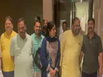 ‘ম্যাজিক ফিগার’ পারের দাবি শিন্ডেদের