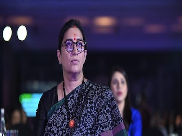 মোদি বন্দনায় স্মৃতি