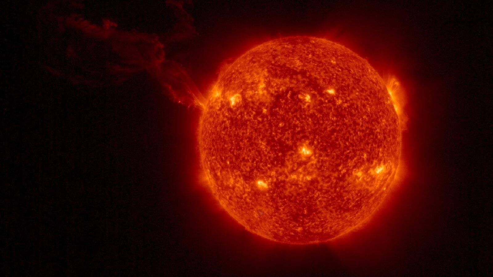 এক নিমেষে ধ্বংস হয়ে যেতে পারে মোবাইল, ইন্টারনেট, টেকনোলজি! কারণ জানলে চমকে উঠবেন এক নিমেষে ধ্বংস হয়ে যেতে পারে মোবাইল, ইন্টারনেট, টেকনোলজি! কারণ জানলে চমকে উঠবেন