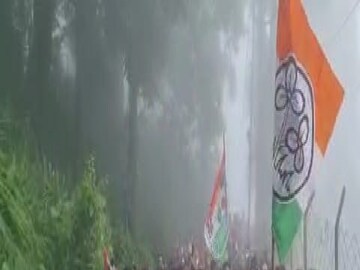 পাহাড়ের জয়ের পর তৃণমূল সমর্থকদের বিজয় মিছিল৷