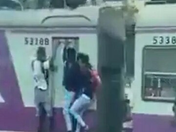 ভাইরাল ভিডিও থেকে পাওয়া ছবি