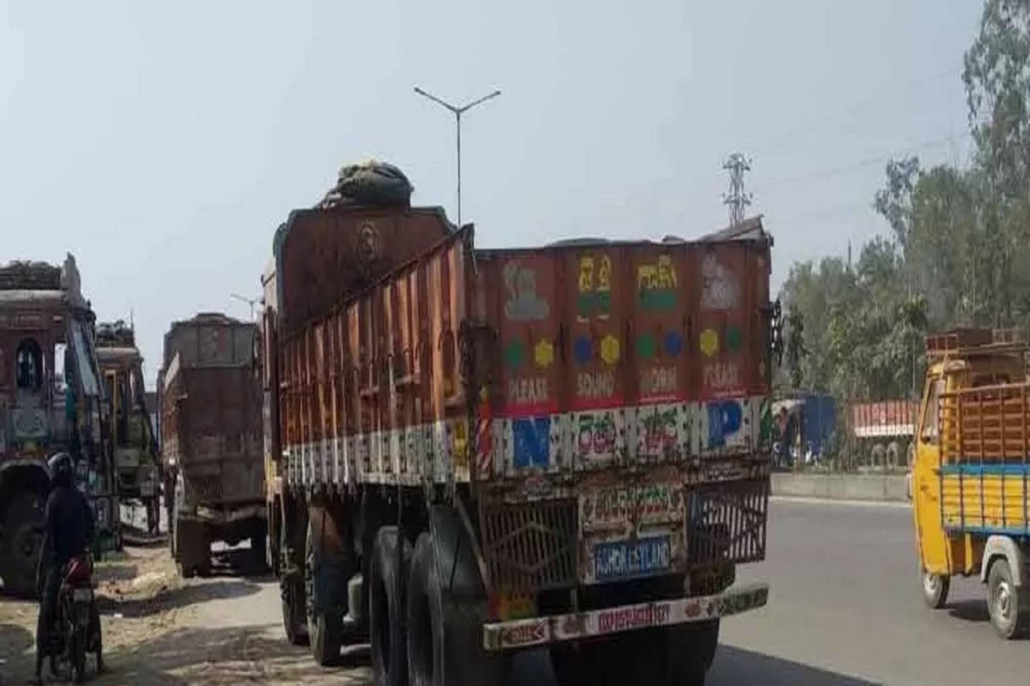 আটকানো হল লরি, পাচার হচ্ছিল বাংলাদেশে! যা মিলল, চক্ষু চড়কগাছ সকলের