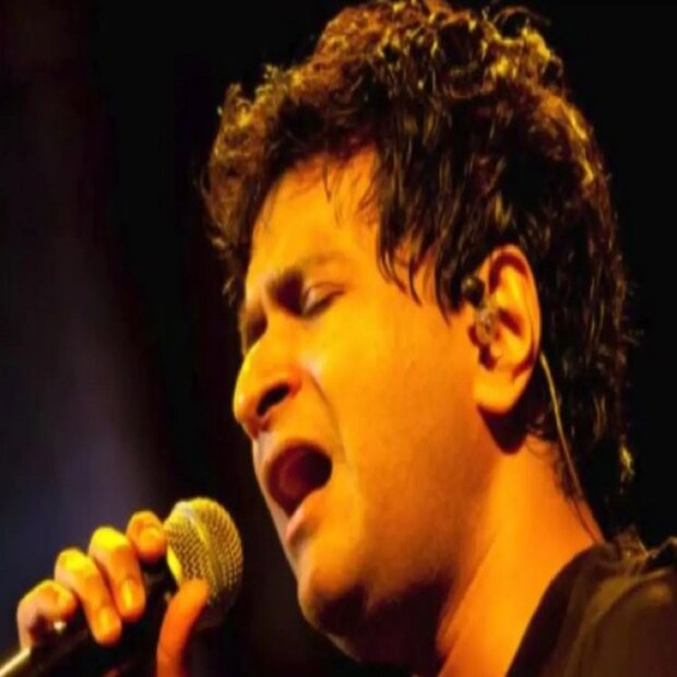 *চাকরি ছেড়ে সঙ্গীতে মনোনিবেশ করতে শুরু করেছিলেন কেকে। বন্ধু শিবানী কাশ্যপ, সাইবল বসুর সঙ্গে জিঙ্গেল তৈরি করতে শুরু করেছিলেন। সেখান থেকে শুরু হয় তাঁর অর্থ উপার্জন৷ এরপর দিল্লি থেকে মুম্বই পাড়ি দিয়েছিলেন কেকে। শুরু হয় তাঁর পরিচিতি৷ 