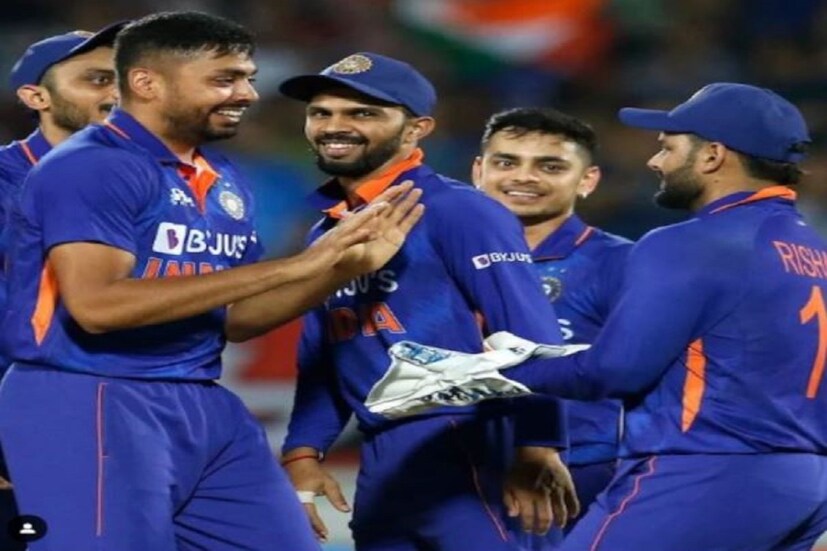 ভারতীয় ক্রিকেট দল রাজকোটে টি টোয়েন্টিতে সফরকারী দল ৮২ রানে হারিয়ে সিরিজে ২-২ বরাবর করেছে৷ এই ম্যাচে জয় ভারতের টি টোয়েন্টিতে দক্ষিণ আফ্রিকার বিরুদ্ধে সবচেয়ে বড় ব্যবধানে জয়৷  (Instagram)