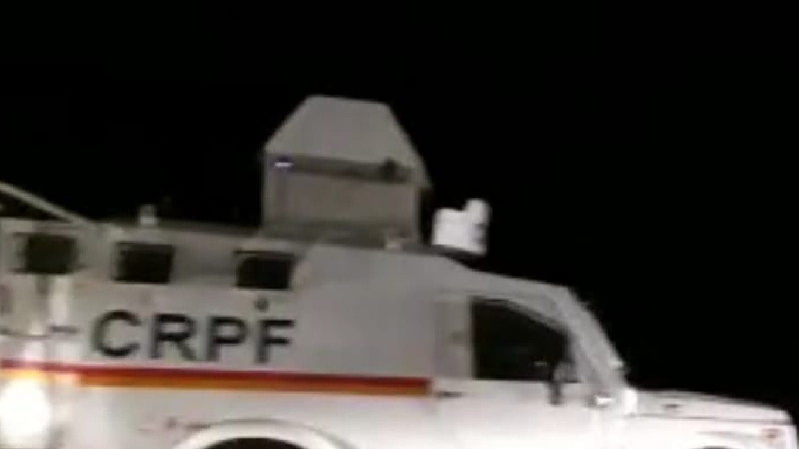 পুলিশের গাড়িতে উড়ে এসে পড়ল গ্রেনেড! অনন্তনাগে ভয়াবহ কাণ্ড