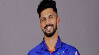  watch viral video ruturaj gaikwad push to the groundsman who came to take selfie