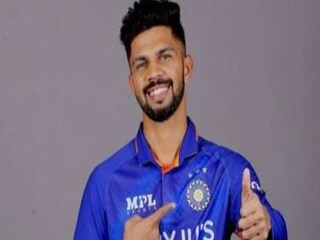  watch viral video ruturaj gaikwad push to the groundsman who came to take selfie
