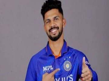  watch viral video ruturaj gaikwad push to the groundsman who came to take selfie