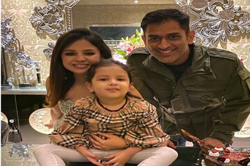 ফ্যামিলিম্যান ধোনি কিন্তু আরও বেশি কুল! বার্থডে বয় মাহির অদেখা ছবি দেখুন ফ্যামিলিম্যান ধোনি কিন্তু আরও বেশি কুল! বার্থডে বয় মাহির অদেখা ছবি দেখুন