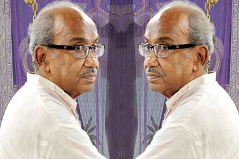 প্রয়াত হয়েছেন তরুণ মজুমদার কিন্তু তাঁর সৃষ্টি বিশেষ ভাবে আকৃষ্ট করবে প্রজন্মের পর প্রজন্মকে ৷ দাদার কীর্তির তাপস পালের সেই শান্তস্নিগ্ধ দৃষ্টিভঙ্গি ৷ অথবা মহুয়ার দাপুটে অভিনয়, সহজ সরল দেবশ্রী, সব মিলিয়ে তরুণ মজুমদার যেন নিজের তুলনা নিজেই ৷ ফাইল ছবি ৷