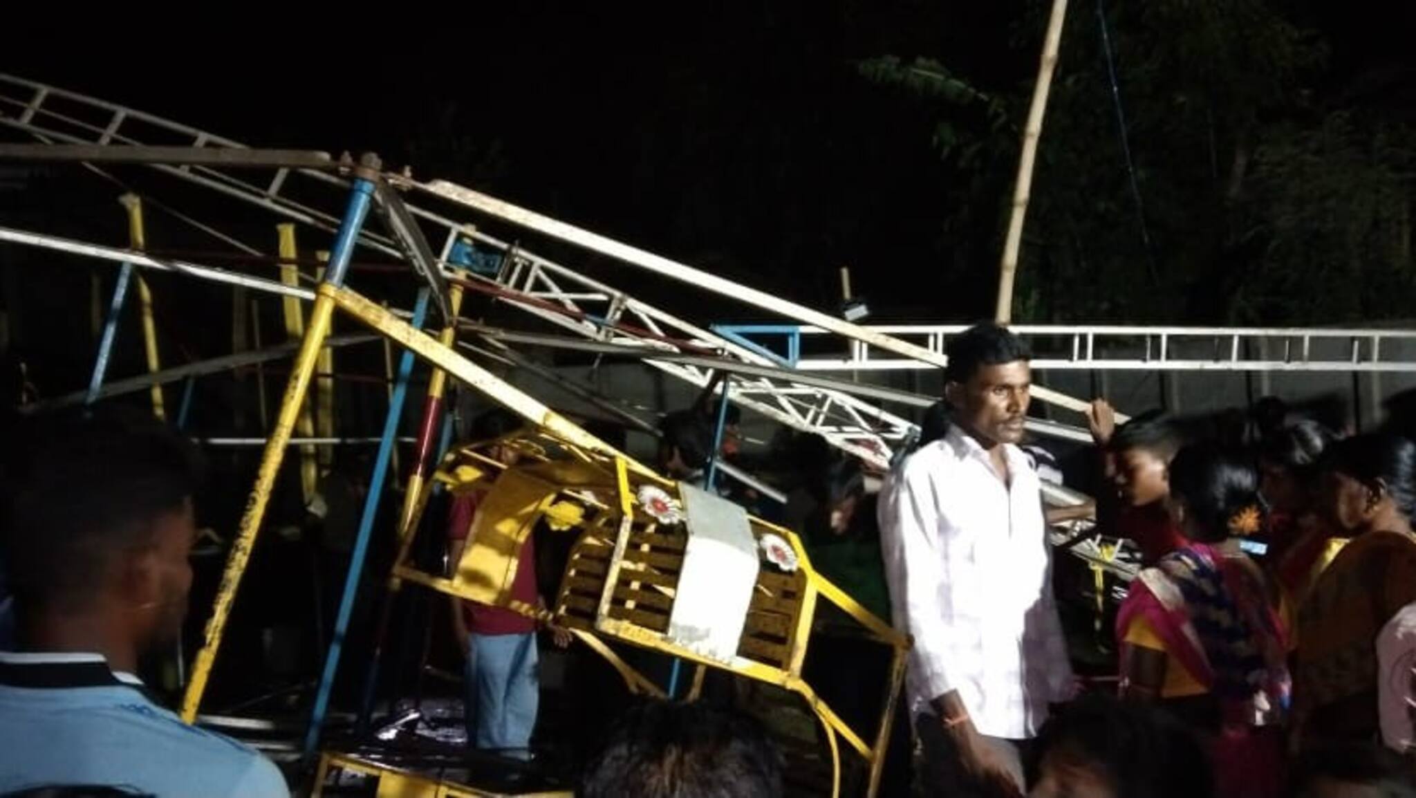 মেলায় ভেঙে পড়ল চলন্ত নাগরদোলা! ভয়ঙ্কর দূর্ঘটনা বীরভূমে