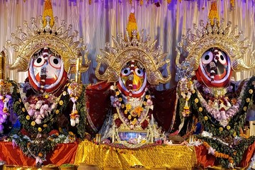 রাজকীয় বেশে সাজানো হল মায়াপুরের জগন্নাথ দেবকে, রইল ছবি