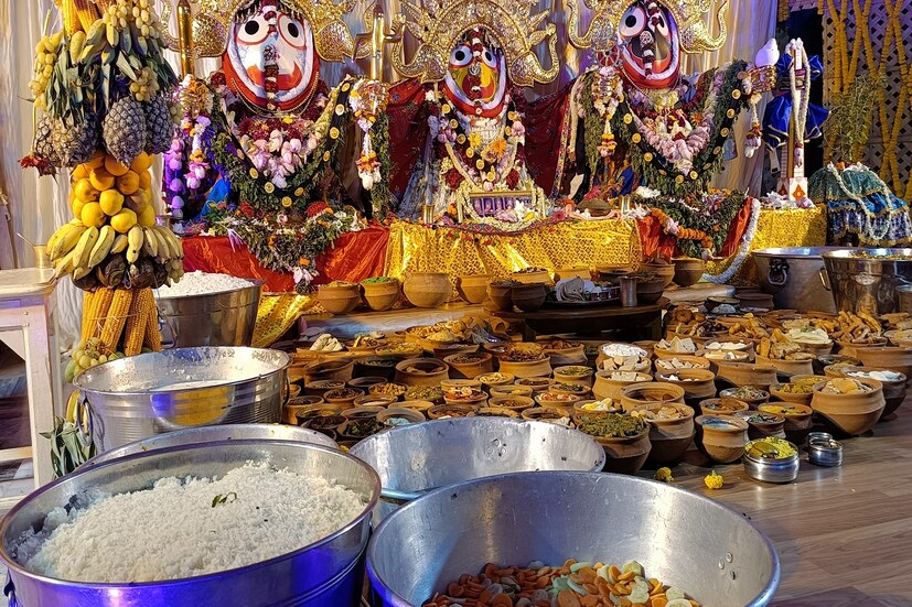 রাজাপুর জগন্নাথের মন্দির থেকে মায়াপুর ইসকন মন্দির নিয়ে আসা হয় জগন্নাথ বলরাম ও সুভদ্রা দেবীকে। উল্টো রথের আগে পর্যন্ত তাকে স্থাপন করে পূজা করা হয় মায়াপুর ইসকন মন্দিরে।